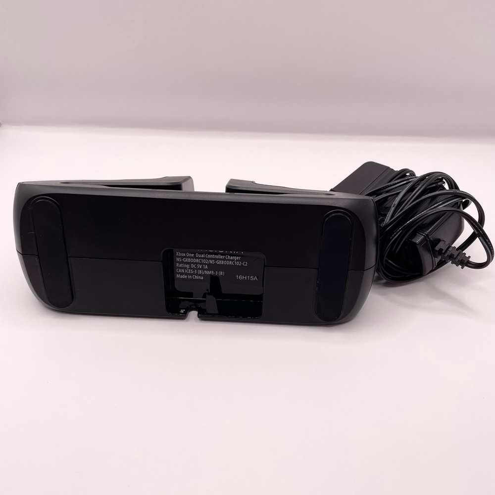 Xbox One Controller Charger - Picture 3 of 4